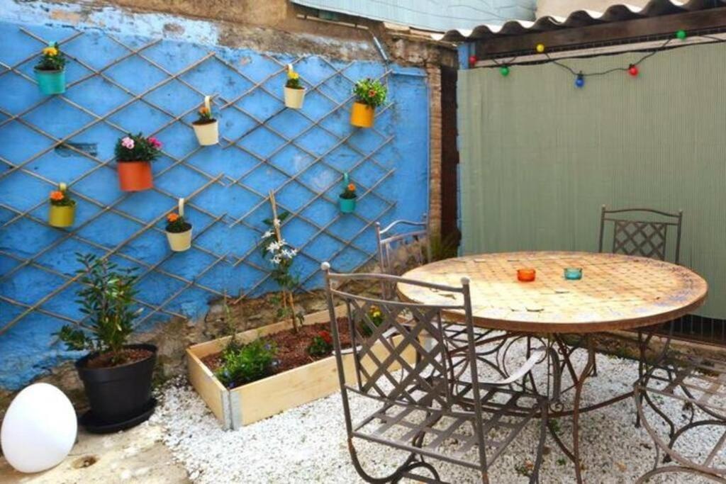 Taote - Studio Avec Terrasse Au Coeur De Ville Brignoles Luaran gambar